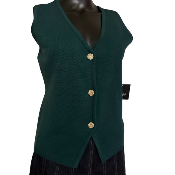 on 12 th Sweaters - Elegant Green Sleeveless Cardigan